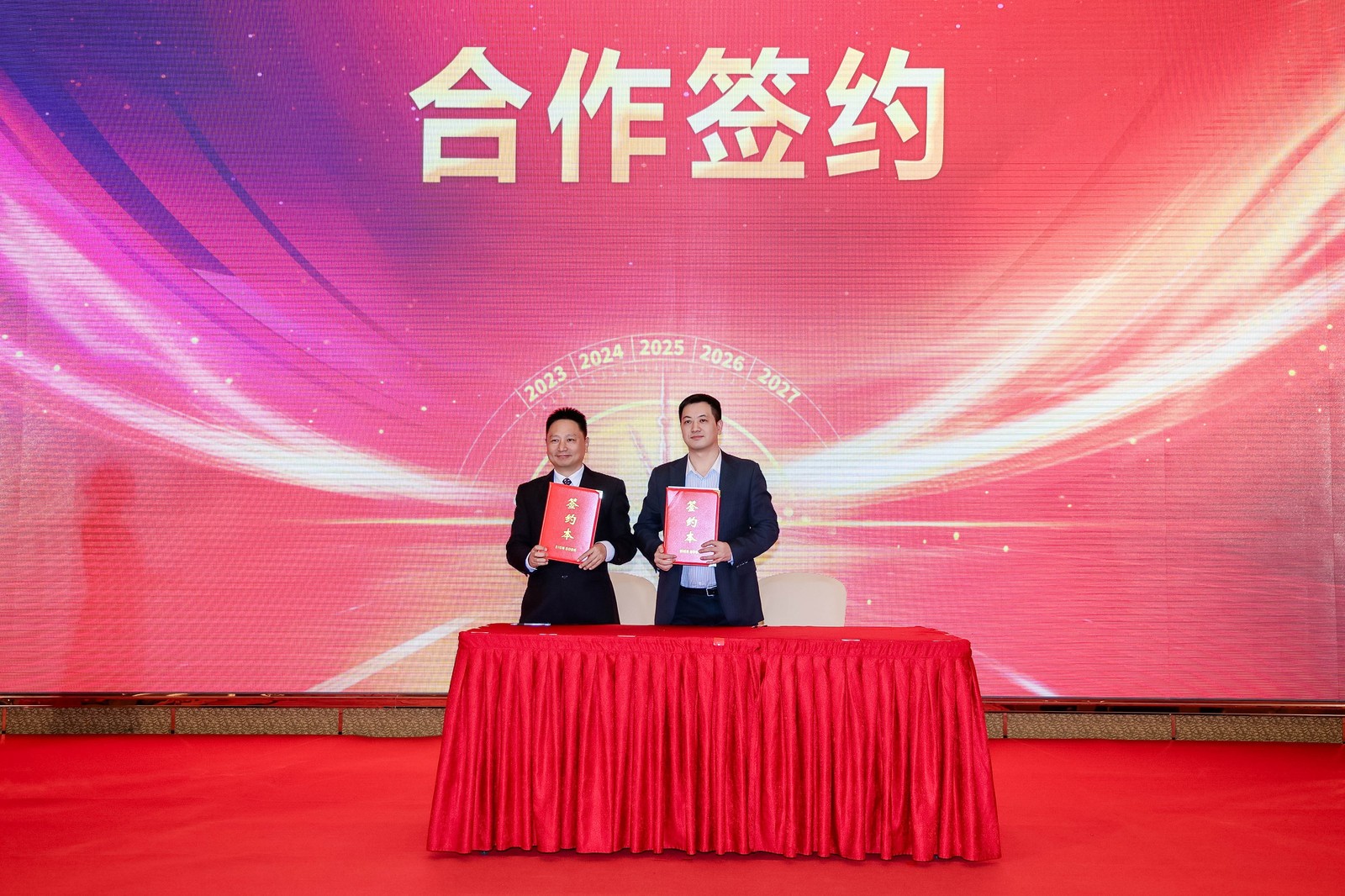 合作签约仪式（左汤潮波；右刘建国）.jpg